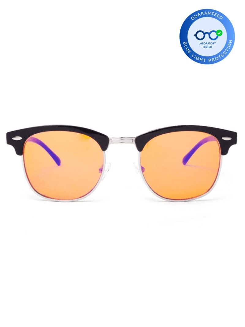 Clubmaster-Brille mit schwarzem Oberrand, transparentem Gestell und orange verspiegelten Gläsern mit Blaulichtschutz