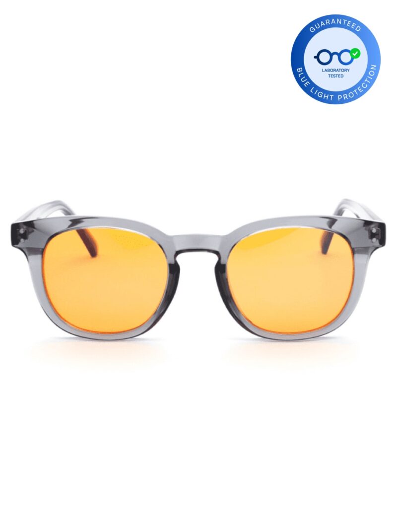 Brille mit grau-transparentem Gestell, runden orangen Gläsern und zertifiziertem Blaulichtschutz
